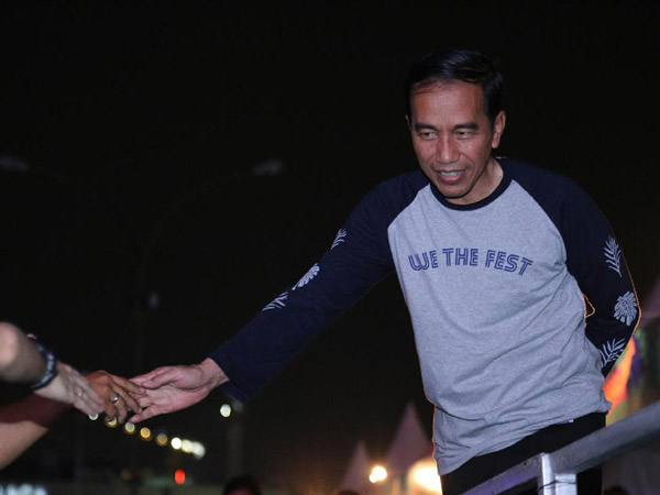 Jokowi Pakai Kaos Harga Rp 249 Ribu Saat Hadiri We The Fest 2017