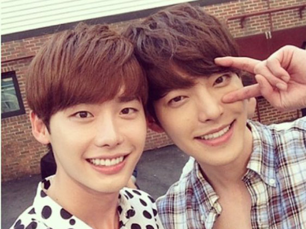 Kesehatan Membaik, Kim Woo Bin Dikabarkan Liburan Bareng Lee Jung Suk di Hawaii