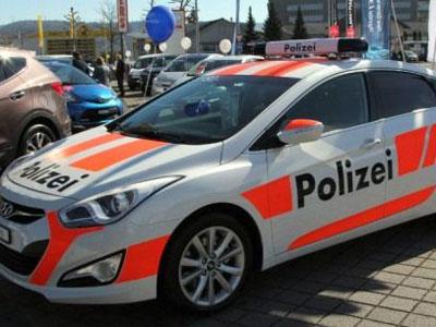 Di Swiss, Mobil Polisi Disewa Untuk Jaga Rumah