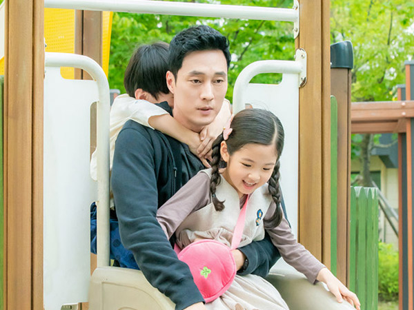 So Ji Sub Ungkap Kesulitan dan Trik Syuting Bareng Artis Cilik