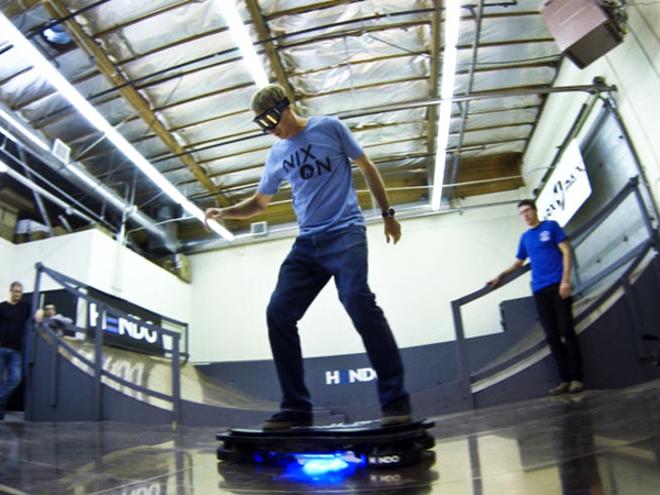 Tony Hawk Pamerkan Hoverboard Pertama di Dunia!