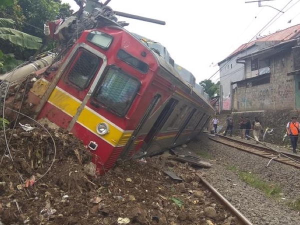 Inilah Info Awal Penyebab Tergulingnya KRL Jatinegara-Bogor yang Viral