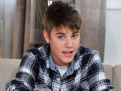 Justin Bieber Kepergok Jalan dengan Wanita Lain