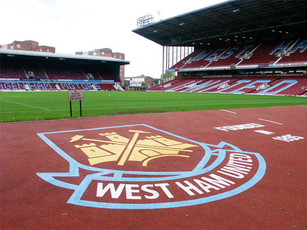 Disusupi 3 Pemuda Nekat, Keamanan Stadion West Ham Kembali Dipertanyakan