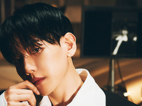 Baekhyun EXO Menggoda Seperti Vampir di MV Comeback 'Pineapple Slice'