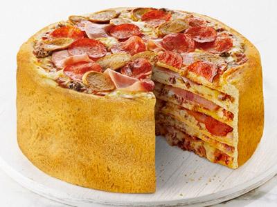 Unik, Cake Ulang Tahun Ini Terdiri dari Enam Lapisan Pizza!