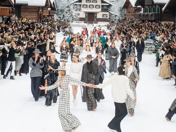 Penghormatan Terakhir untuk Karl Lagerfeld, Gelaran Fashion Show Chanel yang Penuh Tangis