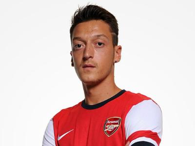 Mesut Oezil Pindah ke Arsenal Karena Ayahnya?