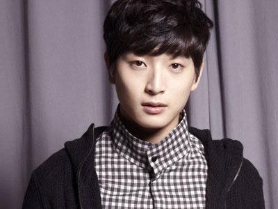 Wah, Jinwoon 2AM Adakan Upacara Pernikahan Dadakan di Jepang?