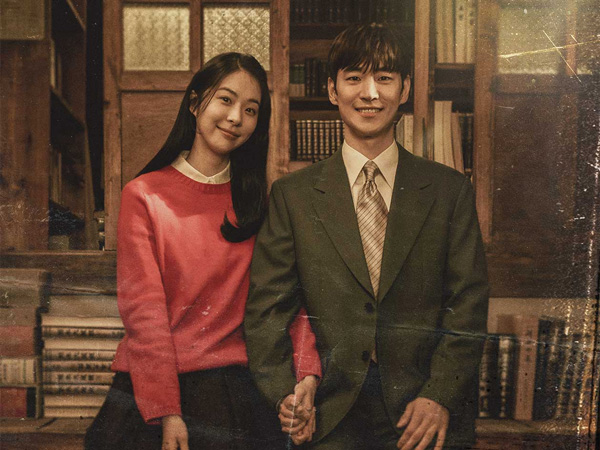 Lee Je Hoon dan Seo Eun Soo Tampil ala Vintage di Drama 'Chief Detective 1958'