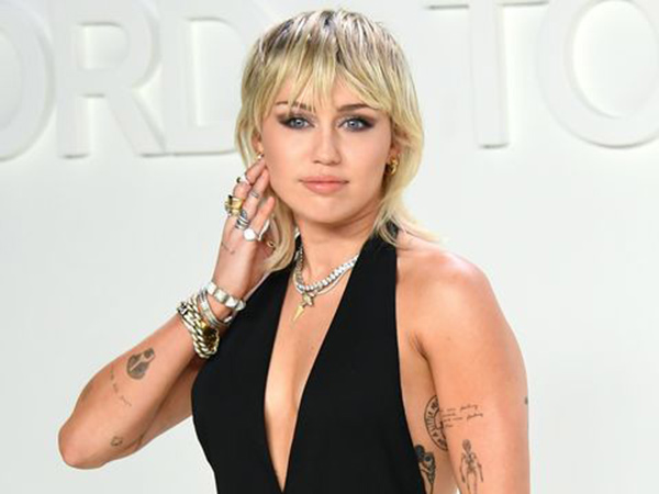 Miley Cyrus Bicara Soal Keperawanan, Singgung Liam Hemsworth