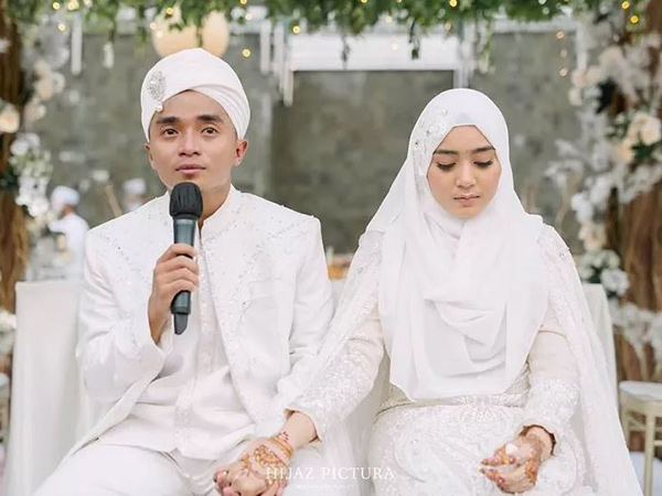 Sultan! Taqy Malik Bagi-Bagi Souvenir Pernikahan Emas Batangan