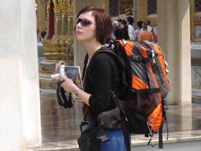 Tips Liburan Ke Luar Negeri Gaya Backpacker