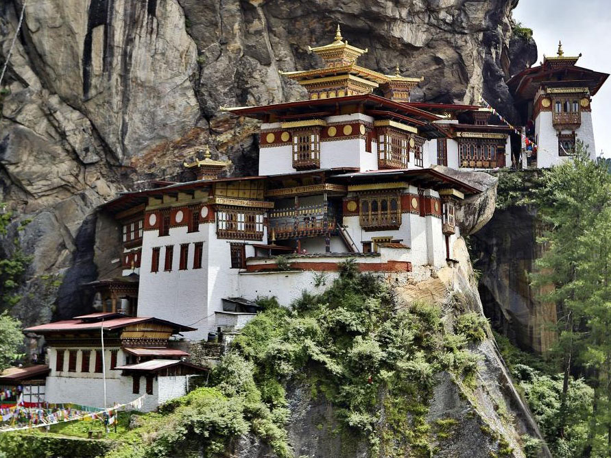 Liburan ke Tempat-tempat Eksotis di Bhutan yang Jadi Lokasi Pernikahan Nadine-Dimas Anggara