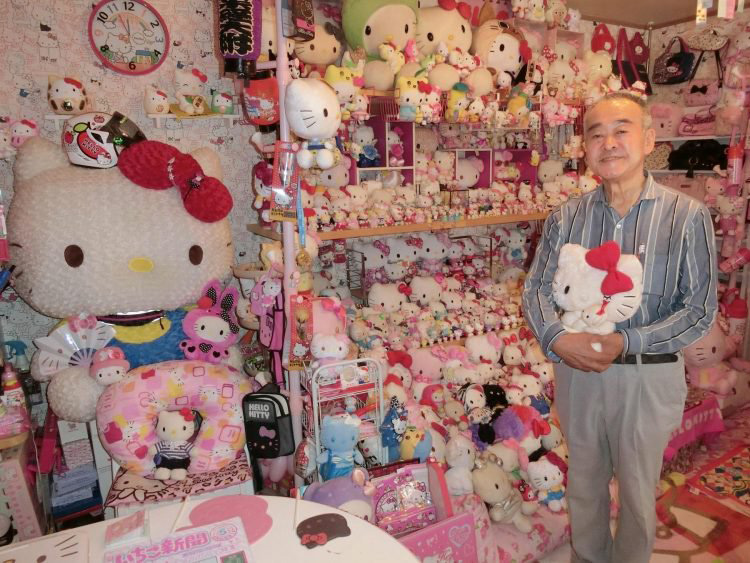 Kakek Ini Tercatat sebagai Pengoleksi Hello Kitty Terbanyak di Dunia, Berapa Jumlah Koleksinya?