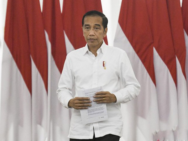 Presiden Jokowi Beri Insentif Hingga Santunan 300 Juta untuk Tenaga Medis