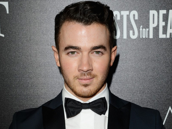 Kevin Jonas Angkat Bicara Tentang Alasan Bubarnya Jonas Brother yang Sebenarnya