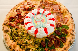 Gabungkan Dua Rasa, Pizza Ini Berikan Topping Kue Tart