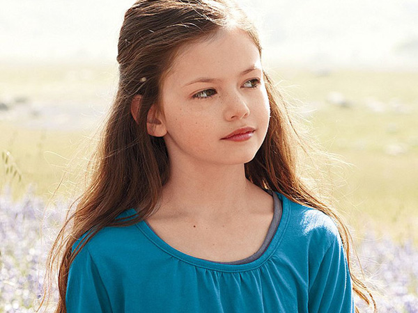 Mackenzie Foy, ‘Putri’ Robert Pattinson dan Kristen Stewart yang Semakin Dewasa dan Cantik