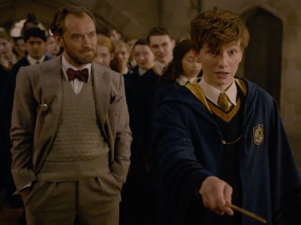 Trailer Baru 'Fantastic Beasts: The Crimes of Grindelwald' Tunjukkan Dumbledore Versi Muda!