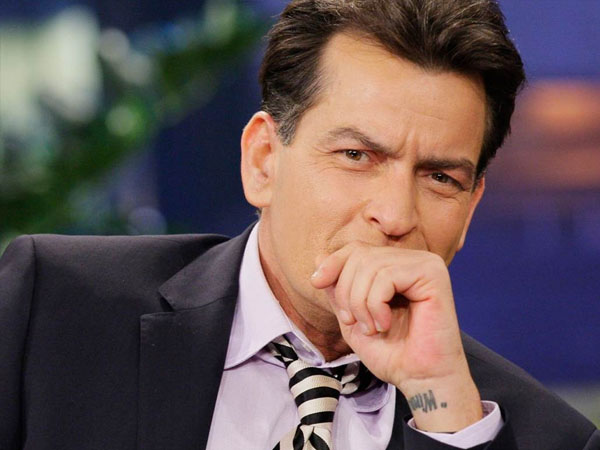 Positif Mengidap HIV, Charlie Sheen Akan Dituntut Mantan Istri dan Para Kekasih Terdahulunya?