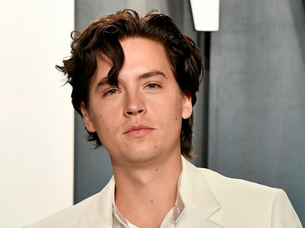 Bantah Pelecehan Seksual, Aktor Cole Sprouse Siap Tempuh Jalur Hukum