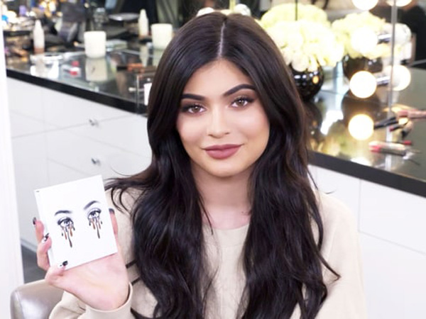 Setelah Lip Kit, Kylie Jenner Juga Luncurkan ‘Kyshadow’ untuk Kylie Cosmetics!