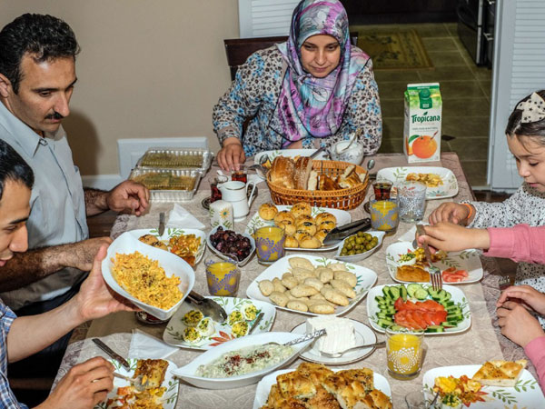 Hindari Santap 5 Makanan yang Bisa Bikin Haus Ini Saat Sahur