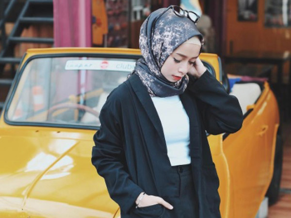 Outfit Ramadhan Tetap Kekinian dengan Mix and Match Nuansa Hitam!