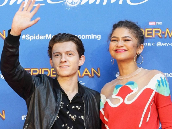 Dikabarkan Pacaran, Tom Holland 'Spider-Man' dan Zendaya Dibuntuti Paparazi!