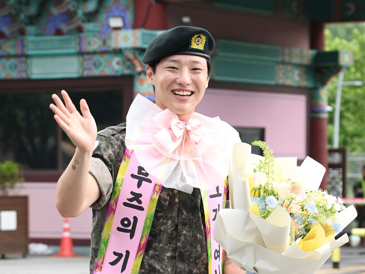 WOODZ Resmi Menyelesaikan Tugas Wajib Militer