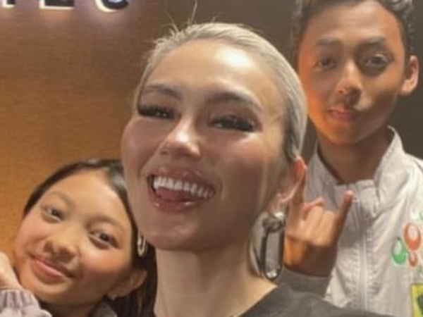 Momen Agnez Mo Bertemu Siswa SMP Jago Dance Sport