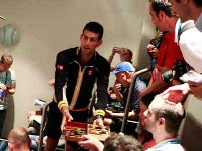 Juara Australia Terbuka, Djokovic Bagi-bagi Cokelat