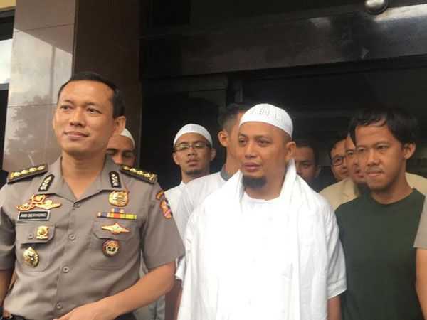 Dijamin Ustaz Arifin Ilham, Polisi Tangguhkan Penahanan Tersangka Pelecehan Bendera Pekan Lalu