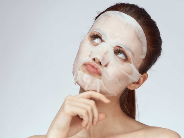 Dikenal Punya Banyak Manfaat, Ternyata Sheet Mask Justru Bikin Jerawatan?