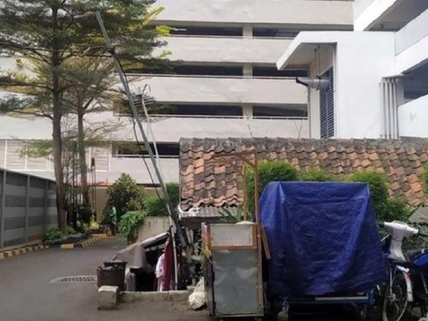 Fenomena Unik Rumah Lama di Tengah Kompleks Apartemen Mewah Jakarta Pusat