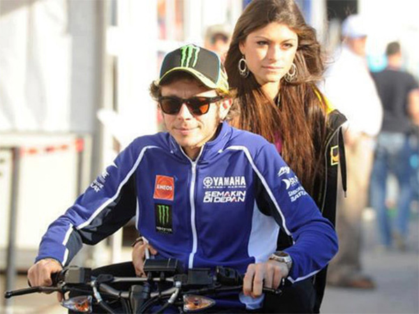 Kejar Gelar Juara Dunia, Rossi 'Tunda' Pernikahan Bersama Kekasihnya