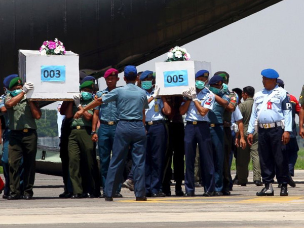 Lima Hari Pencarian, Tim SAR Sudah Temukan 10 Jenazah Penumpang AirAsia