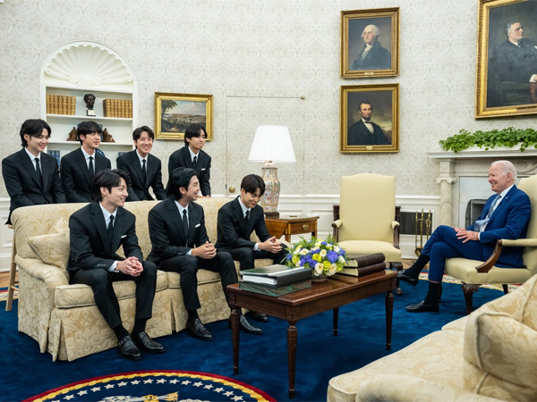 Gedung Putih Rilis Foto-foto Pertemuan Tertutup Antara Presiden Joe Biden dan BTS