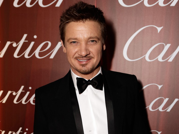 Jeremy Renner ‘Hawkeye’ Diam-diam Nikahi Mantan Kekasih