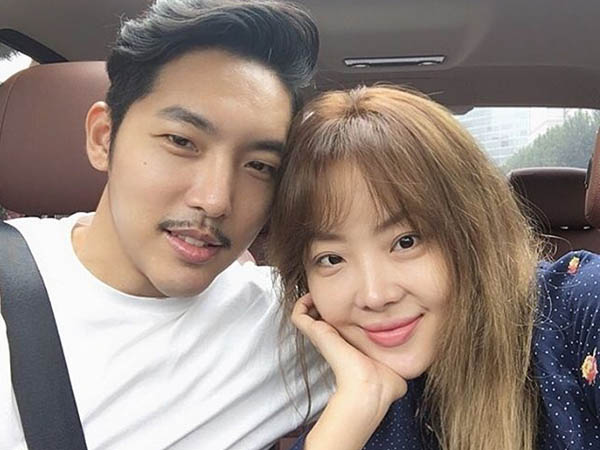 Siap Nikah di Seychelles, Narsha Brown Eyed Girls dan Calon Suami Nampak Sumringah di Bandara