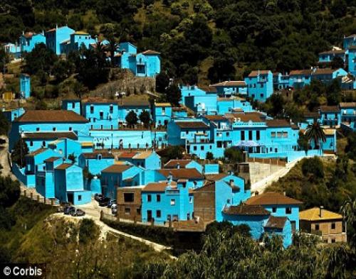 Desa Smurf: Tempat Wisata Baru Spanyol