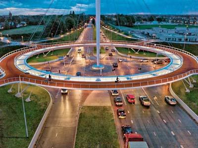 Wow, Belanda Punya Jembatan Gantung Untuk Pengendara Sepeda!