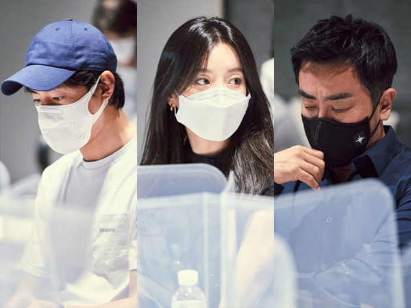 Jo In Sung, Han Hyo Joo, dan Ryu Seung Ryong Serius di Pembacaan Naskah Drama Disney+