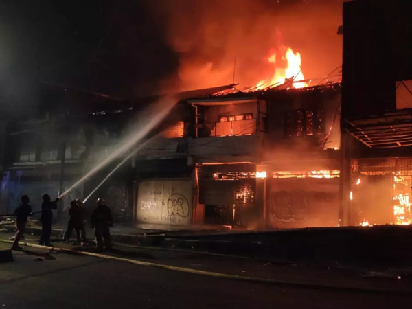 Potret Gedung Grand Theater Peninggalan Belanda yang Hangus Dibakar Massa