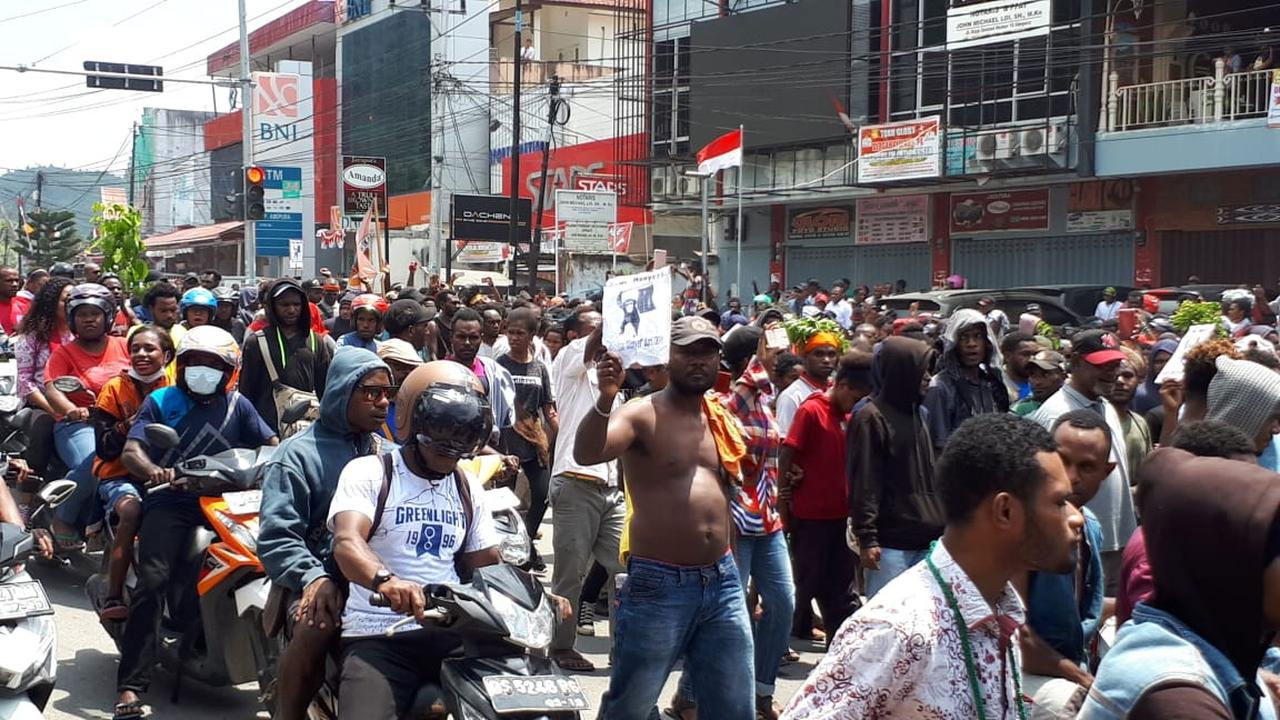 Update Terkini Kondisi Massa Manokwari Turun ke Jalan Buat Lalin Lumpuh, Ada Apa?