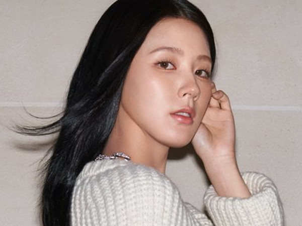 Jimmy Choo Umumkan Miyeon (G)I-DLE Sebagai Global Ambassador Baru