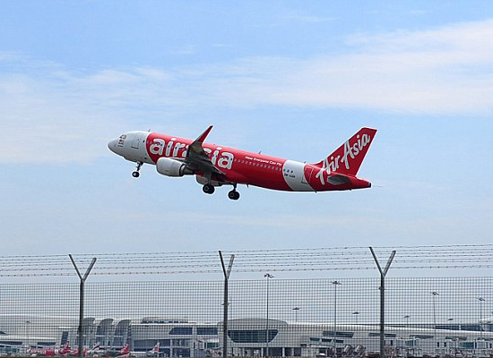 Jenazah Penumpang AirAsia QZ8501 Mulai Dievakuasi dari Laut