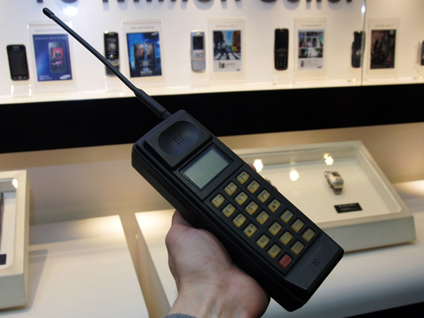 Ini Dia Bentuk dan Tampilan Ponsel Pertama Buatan Samsung!