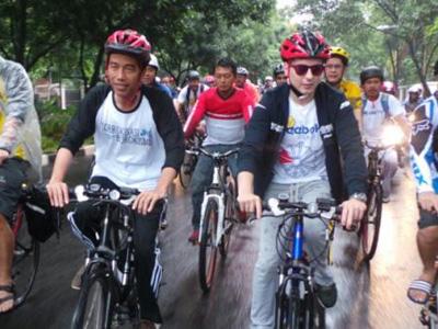 Pebalap MotoGP Jorge Lorenzo Gowes Bareng Jokowi ke Balai Kota!